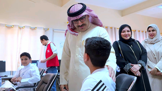 <p>Education Minister Dr Mohammed Mubarak Juma conducted an inspection visit to centres administering the English language proficiency assessment (APTIS) as part of the final stage of evaluations for admission to the International Baccalaureate (IB) Middle Years Programme (MYP) in government schools.</p>
<p>The minister met the students and parents, as well as members of the educational and administrative teams overseeing the assessment process.</p>
<p>A total of 559 students qualified for the final stage of evaluations, which involved more than 3,000 students from all intermediate schools across Bahrain.</p>
